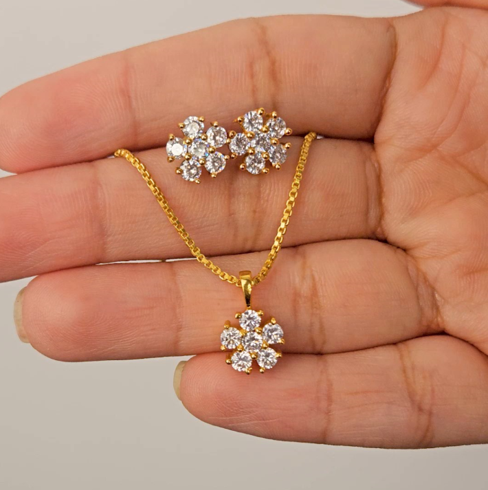Lucky Petal Earrings & Necklace Set